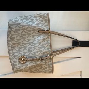 Michael Kors open tote bag w/ signature logo